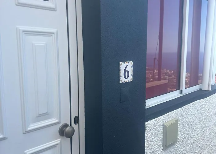 The Hill View House 펜션